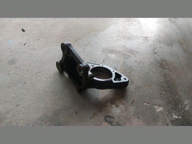 bontott OPEL VIVARO Jobb első Féltengely Tartó