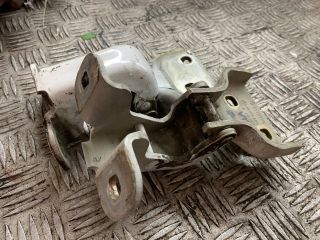 bontott OPEL VIVARO Jobb első Zsanér