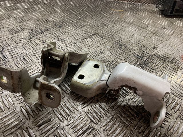 bontott OPEL VIVARO Jobb első Zsanér