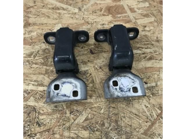 bontott OPEL VIVARO Jobb első Zsanér