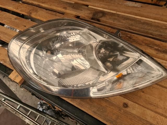 bontott OPEL VIVARO Jobb Fényszóró Tartó