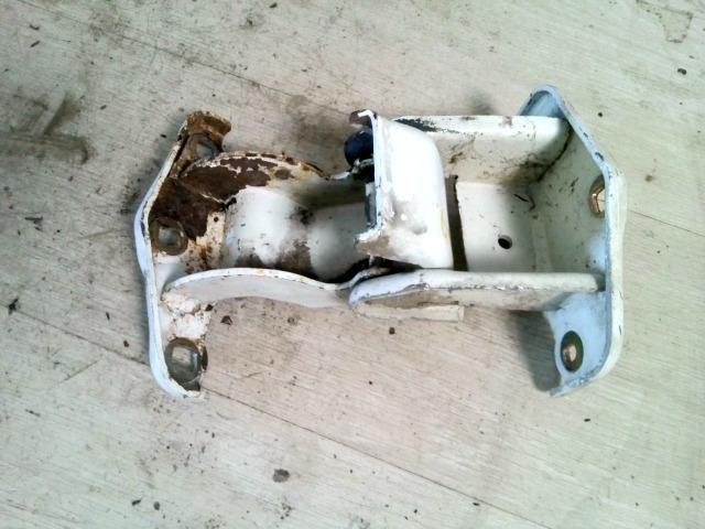 bontott OPEL VIVARO Jobb hátsó Alsó Zsanér