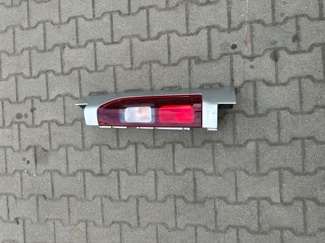 bontott OPEL VIVARO Jobb Hátsó Lámpa