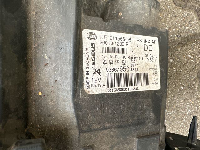 bontott OPEL VIVARO Jobb Ledes Fényszóró