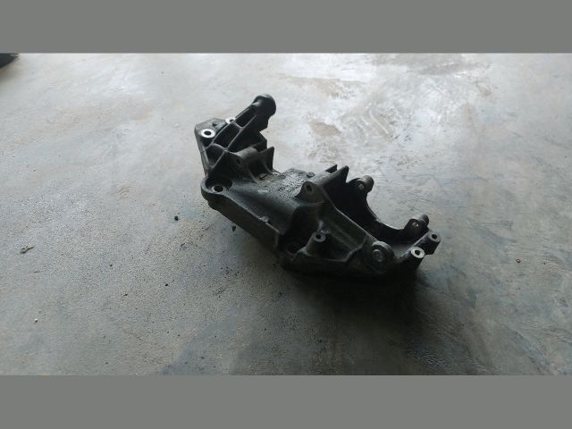 bontott OPEL VIVARO Klímakompresszor Tartó Bak