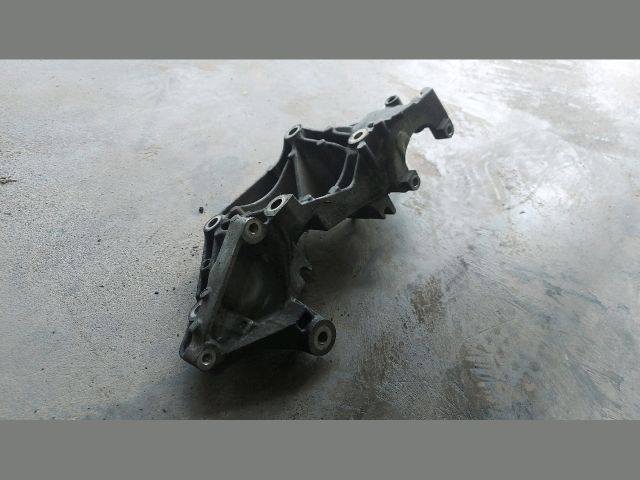 bontott OPEL VIVARO Klímakompresszor Tartó Bak