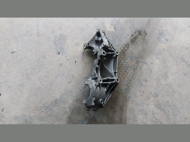 bontott OPEL VIVARO Klímakompresszor Tartó Bak