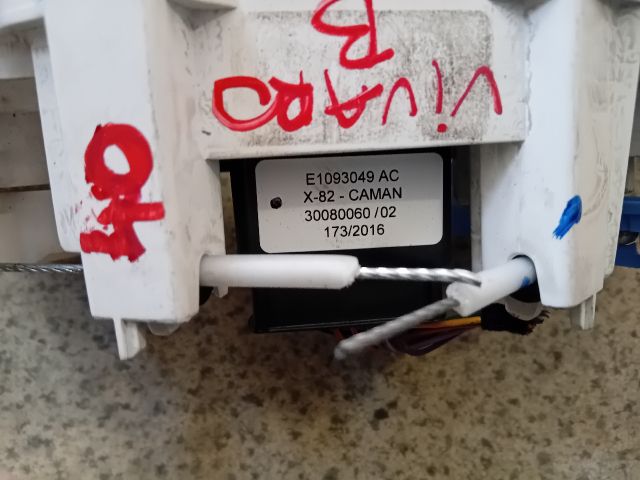 bontott OPEL VIVARO Középkonzol Vezérlő Panel