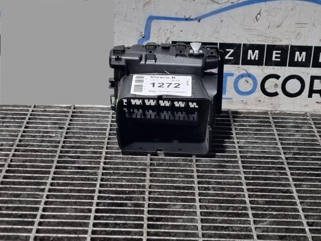 bontott OPEL VIVARO Középső Szellőző