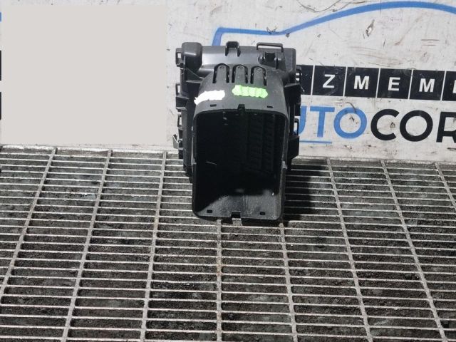 bontott OPEL VIVARO Középső Szellőző