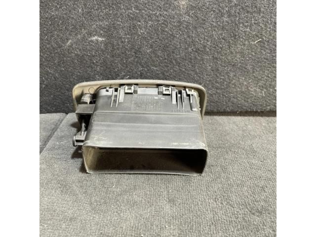 bontott OPEL VIVARO Középső Szellőző