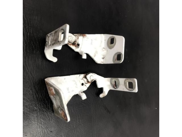 bontott OPEL VIVARO Motorháztető Zsanér Pár