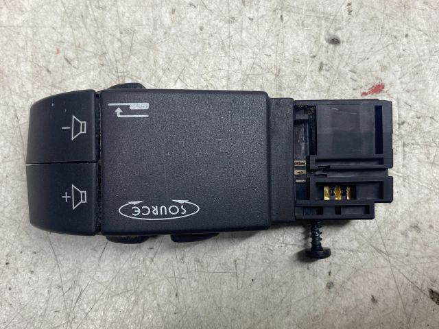 bontott OPEL VIVARO Rádió / CD Kapcsoló