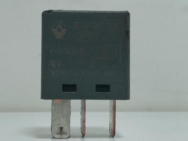 bontott OPEL VIVARO Relé