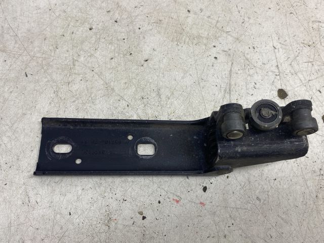 bontott OPEL VIVARO Tolóajtó Sín Görgő