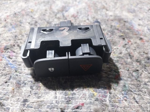 bontott OPEL VIVARO Vészvillogó Kapcsoló