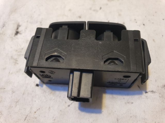 bontott OPEL VIVARO Vészvillogó Kapcsoló