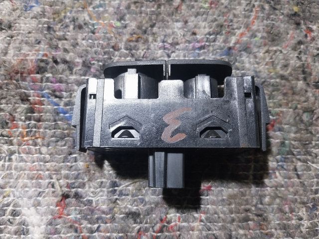 bontott OPEL VIVARO Vészvillogó Kapcsoló