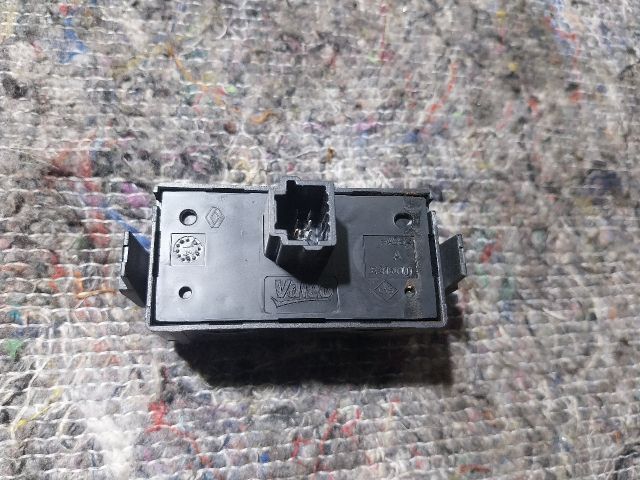 bontott OPEL VIVARO Vészvillogó Kapcsoló