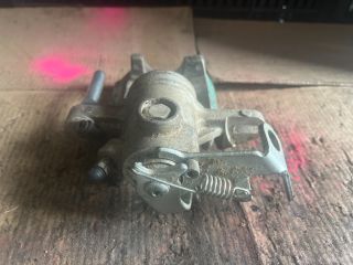 bontott OPEL ZAFIRA A Bal hátsó Féknyereg Munkahengerrel