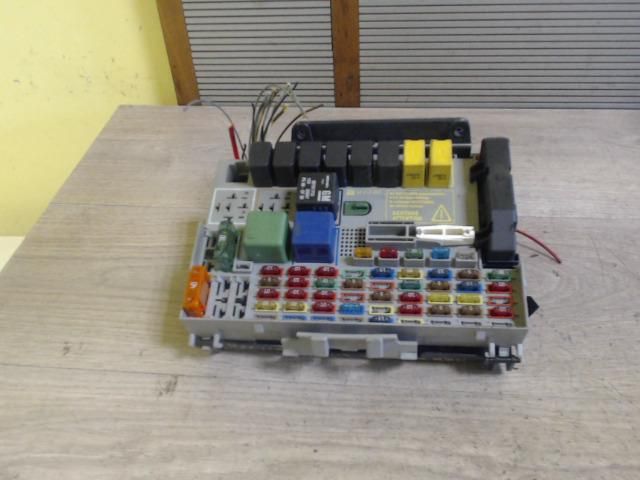 bontott OPEL ZAFIRA A Biztosítéktábla Motortér