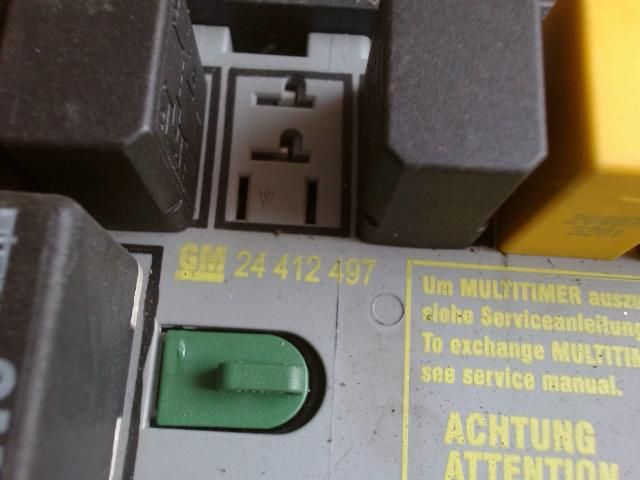 bontott OPEL ZAFIRA A Biztosítéktábla Utastér