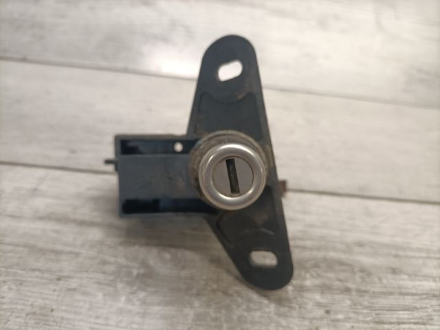 bontott OPEL ZAFIRA A Csomagtér Nyitó Kar / Gomb