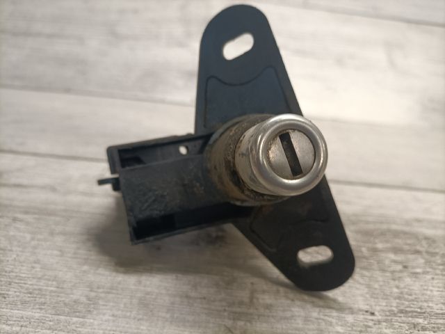 bontott OPEL ZAFIRA A Csomagtér Nyitó Kar / Gomb