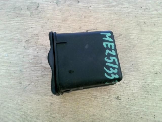 bontott OPEL ZAFIRA A Első Hamutartó