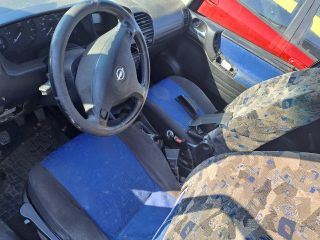 bontott OPEL ZAFIRA A Hátsó középső Fejtámla