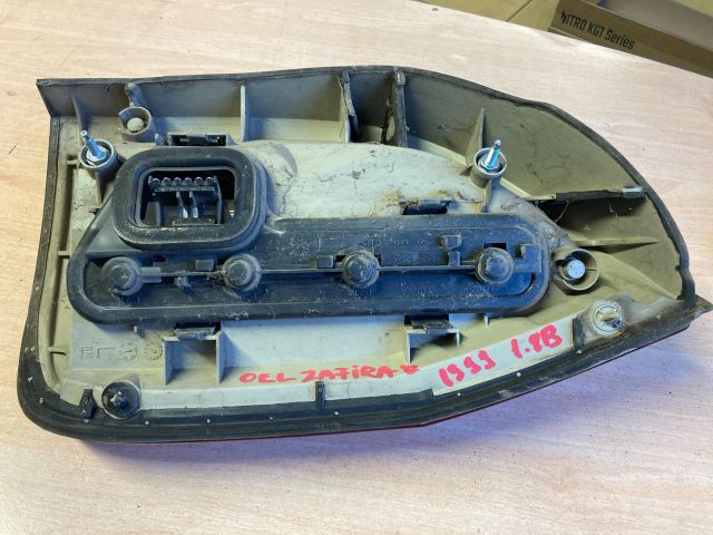 bontott OPEL ZAFIRA A Jobb Fényszóró