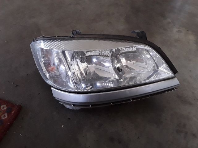 bontott OPEL ZAFIRA A Jobb Fényszóró