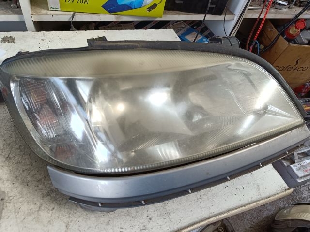 bontott OPEL ZAFIRA A Jobb Fényszóró