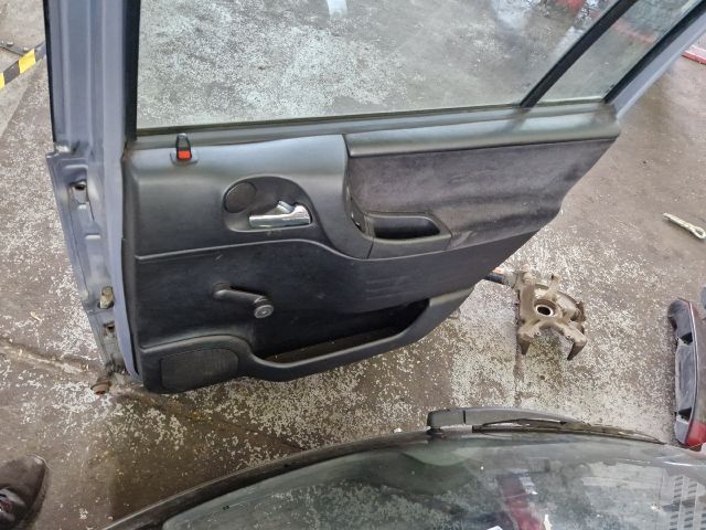 bontott OPEL ZAFIRA A Jobb hátsó Ajtó (Részeivel)