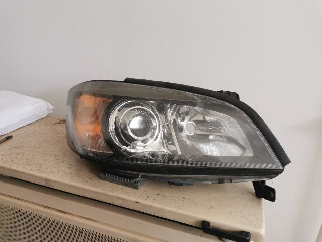 bontott OPEL ZAFIRA A Jobb Xenon Fényszóró