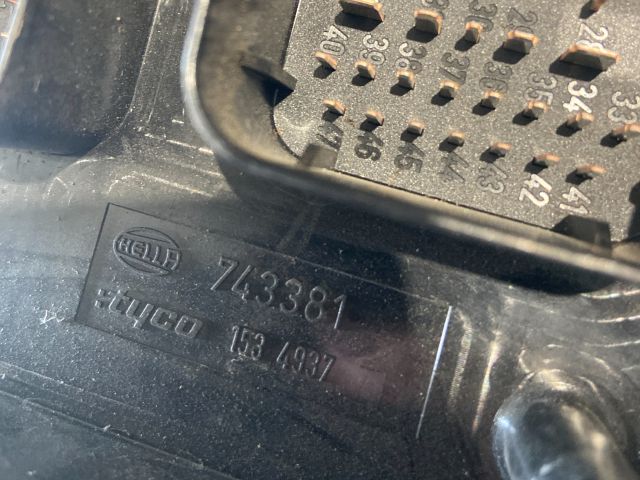 bontott OPEL ZAFIRA B Biztosítéktábla Motortér