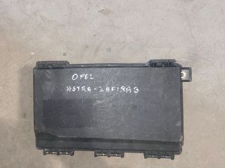 bontott OPEL ZAFIRA B Biztosítéktábla Motortér