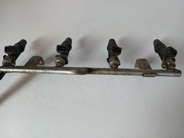 bontott OPEL ZAFIRA B Porlasztó Sor / Híd