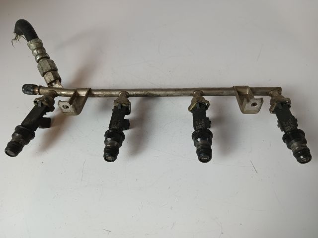 bontott OPEL ZAFIRA B Porlasztó Sor / Híd