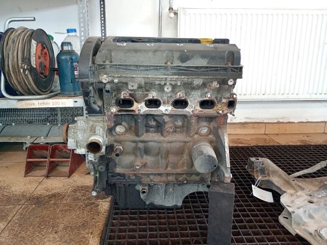 bontott OPEL ZAFIRA B Motor (Fűzött blokk hengerfejjel)
