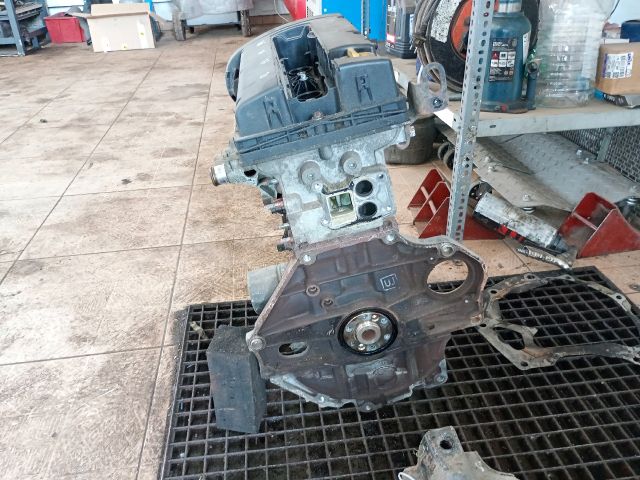 bontott OPEL ZAFIRA B Motor (Fűzött blokk hengerfejjel)