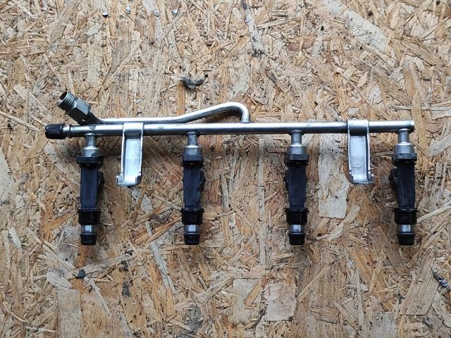 bontott OPEL ZAFIRA B Porlasztó Sor / Híd