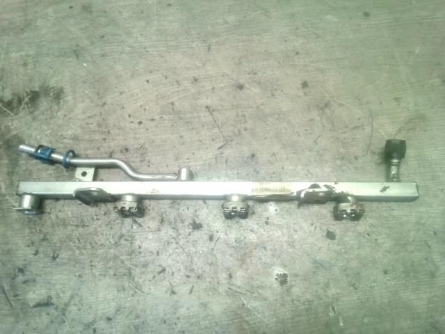 bontott OPEL ZAFIRA B Porlasztó Sor / Híd