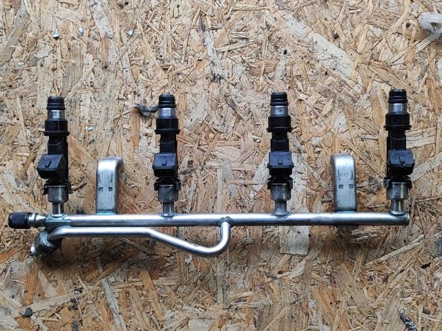 bontott OPEL ZAFIRA B Porlasztó Sor / Híd