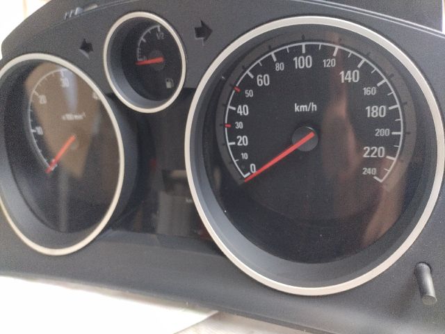 bontott OPEL ZAFIRA B Kilométeróra