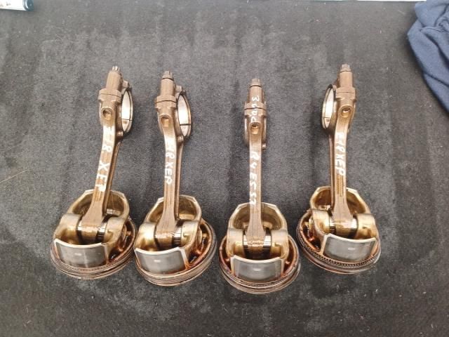 bontott OPEL ZAFIRA B Dugattyú