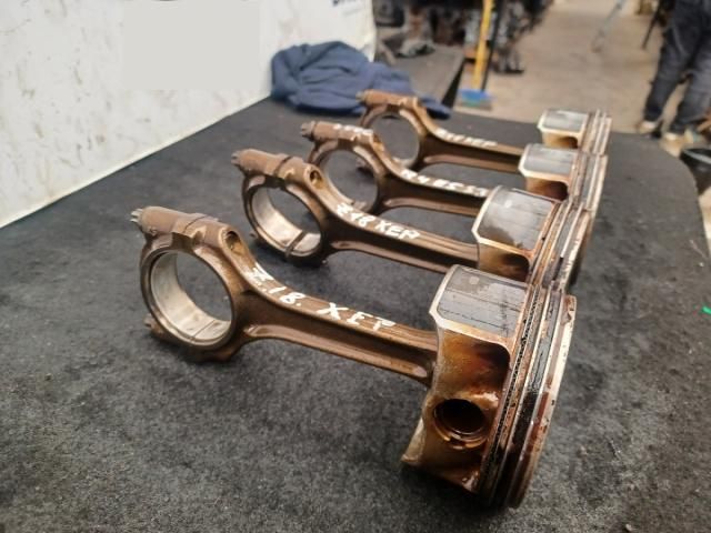 bontott OPEL ZAFIRA B Dugattyú