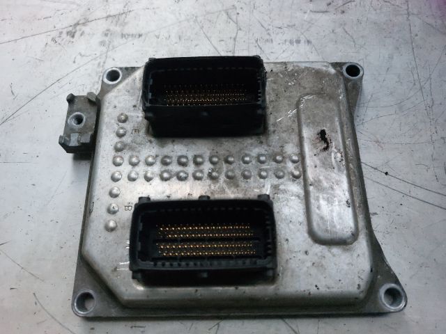 bontott OPEL ZAFIRA B Motorvezérlő