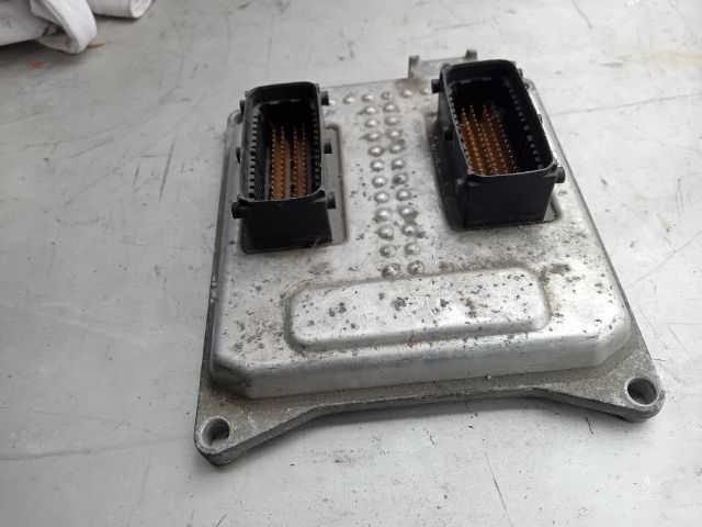 bontott OPEL ZAFIRA B Motorvezérlő