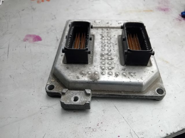 bontott OPEL ZAFIRA B Motorvezérlő